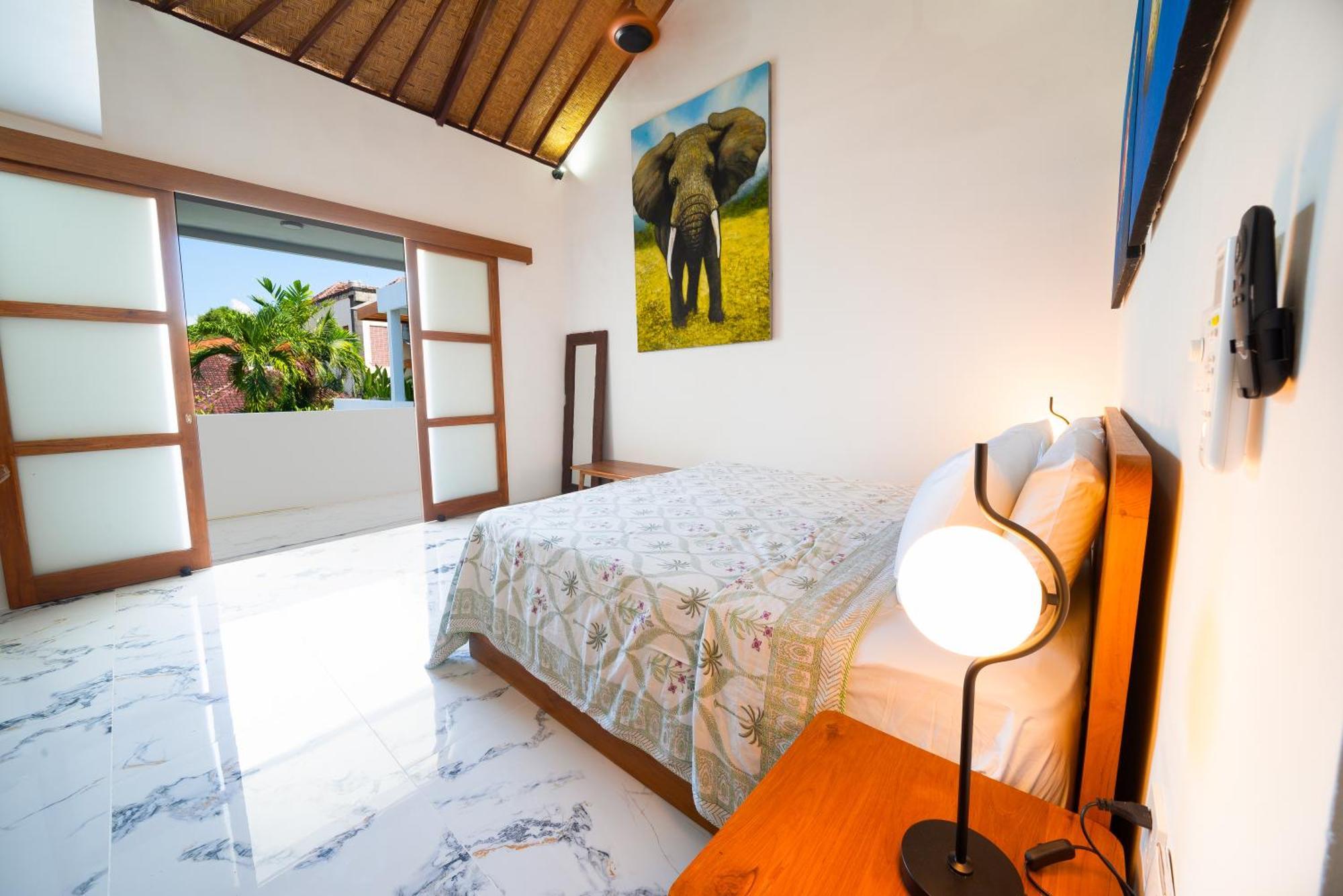 Brand New 3 Bed 2 Min Walk To Legian Villa
