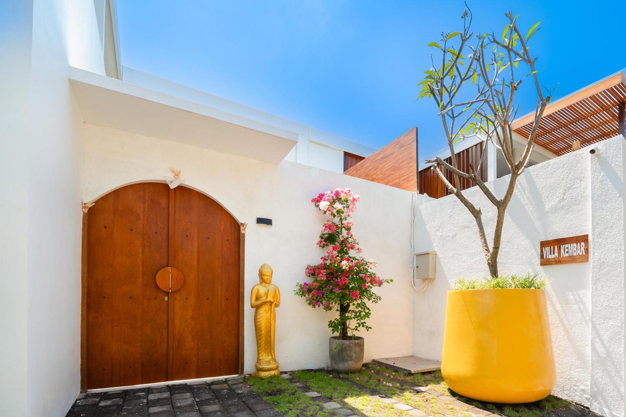 Brand New 3 Bed 2 Min Walk To Legian Villa