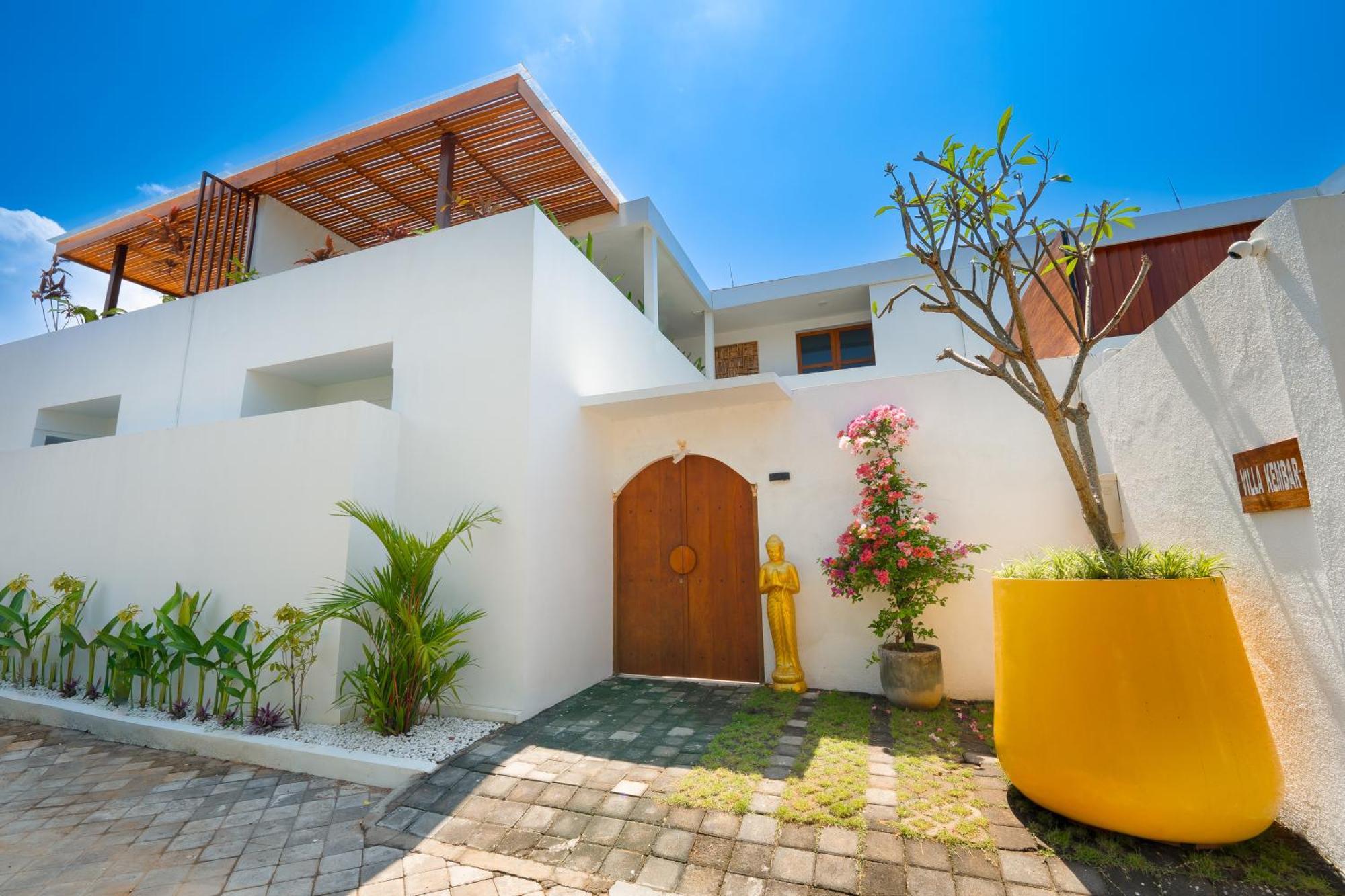 Brand New 3 Bed 2 Min Walk To Legian Villa